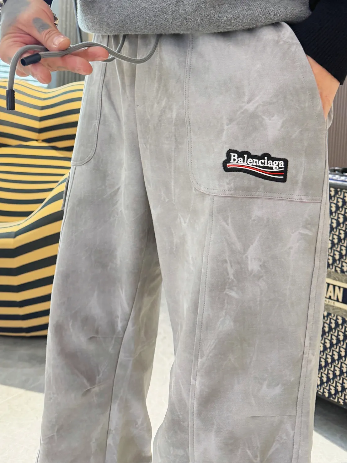 Balenciaga 🆕2026 Autumn and Winter New Arrival Casual Pants! 🎁On sale simultaneously on the official website. Brand Classic LOGO casual pants, customized fabrics, excellent comfort and strong touch. Highly recognisable, perfect appearance and craftsmanship. Size:M-3XL